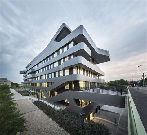 FOM Hochschule Building in Düsseldorf / J. Mayer H. Architects | ArchDaily