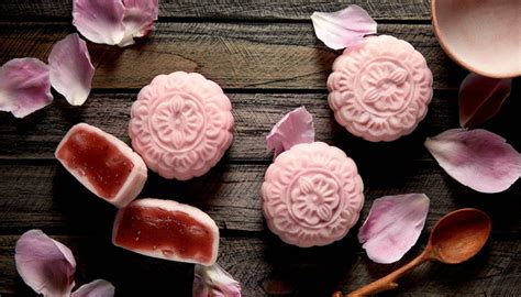 9 Most Unusual Snowskin Mooncake Flavours To Try This Mid-Autumn ...