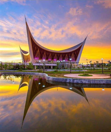 Grand Mosque of West Sumatra, Padang City, Indonesia. | Google play