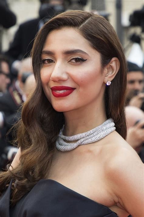 Mahira Khan Looks Stunning in Black Dress At 'BlacKkKlansman' Premiere ...