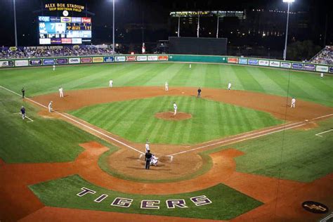 Lsu Baseball Stadium : Lsu Coach Paul Mainieri Is Optimistic Baseball Will Be Normal Again In ...