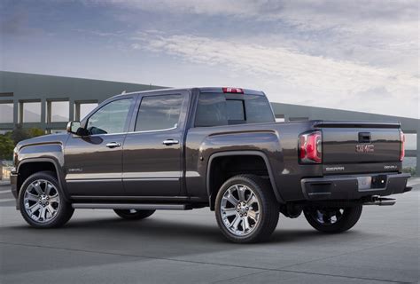 GMC Sierra 1500 and GMC Sierra 1500 Denali Get Enhanced for the 2017 Model Year - autoevolution