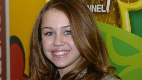 This Throwback Photo of Miley Cyrus Will Make You Want to Re-watch "Hannah Montana" | Teen Vogue