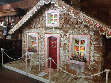 life size gingerbread house - Google Search | Gingerbread House Ideas ...