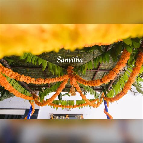 Mango leaves Thoranam with Marigolds🌿 🤴🏻👸🏻 @sanvithas 📞💬 7997458082 #weddings #indianwedding # ...