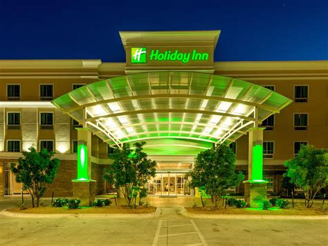 Pet-Friendly Hotels Near Austin, TX Airport | Holiday Inn Austin Airport