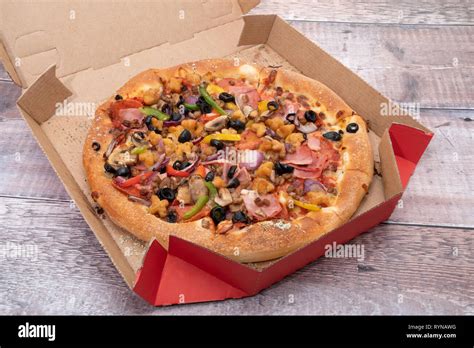 Pizza and delivery box Stock Photo - Alamy