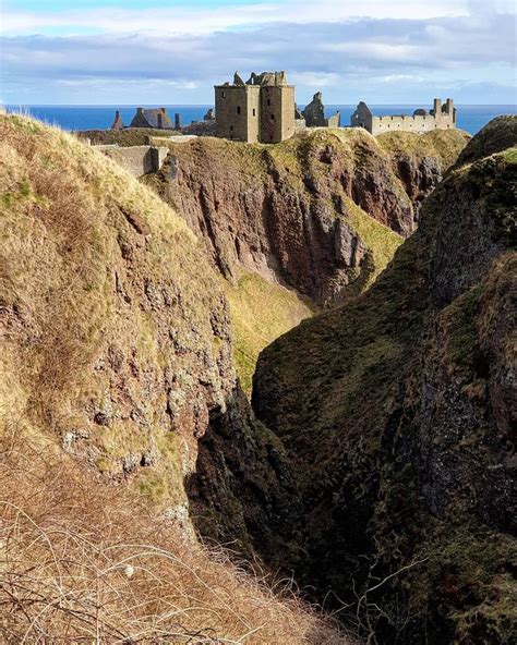 Dunnottar Castle standing proud along the Aberdeenshire coastline. Who wants to go? 🙋😍 Thanks to ...