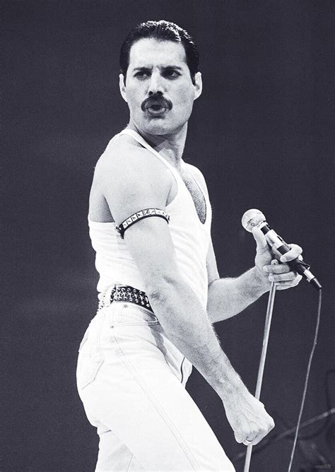 Poster Freddie Mercury - Live Aid | Wall Art, Gifts & Merchandise ...