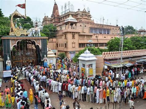 Janmashtami 2018: Lakhs throng Mathura, massive rush at Sri Krishna Janamsthan temple - Oneindia ...