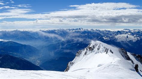 Mont Blanc avalanche: Two killed as they ski off-piste in Italy - World ...