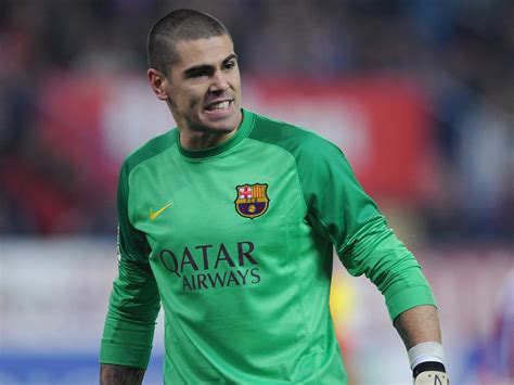 Victor Valdes to Manchester United: Former Barcelona goalkeeper signs ...