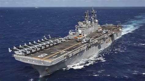 US Navy Amphibious Assault Ship USS Makin Island Underway - YouTube