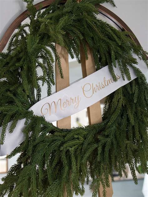 Merry Christmas Banner DIY - The Honeycomb Home