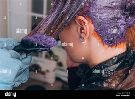 Professional hairdresser dyeing hair of her client in salon. Selective focus Stock Photo - Alamy