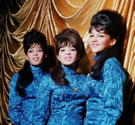 10 Best The Ronettes Songs of All Time - Singersroom.com