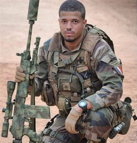 French Special Forces operator with a Galatz [750x789] : r/MilitaryPorn