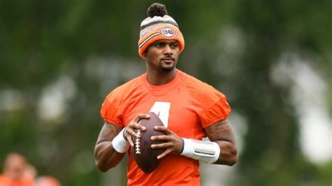 Cleveland Browns quarterback Deshaun Watson settles 20 of the 24 ...