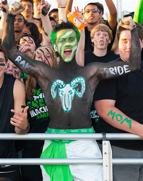 10 high school football fans with awesome face and body paint (Photos)