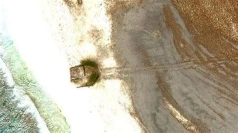 Google Earth captures ‘crashed UFO’ on Kiribati’s Starbuck Island ...