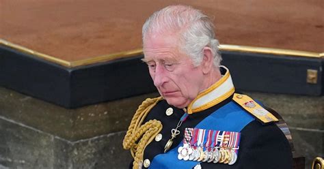 King Charles bids an emotional farewell to Queen Elizabeth at the ...