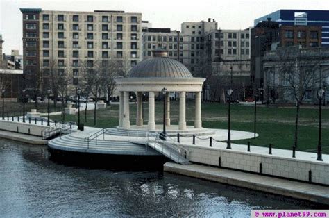 Milwaukee : Riverwalk with photo! via Planet99