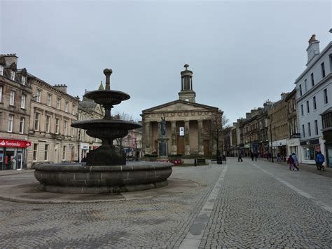 Elgin High Street, Elgin town centre | kfcatles | Flickr