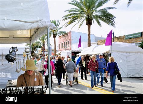 Shoppers at the 50th annual Art Fiesta, New Smyrna Beach, Florida Stock Photo - Alamy