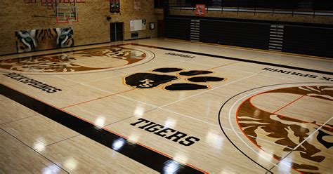 First Look: RSHS Shows off New Basketball Court - SweetwaterNOW