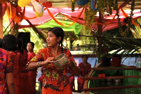 THINGYAN WATER FESTIVAL, MYANMAR - Asean Food Travel