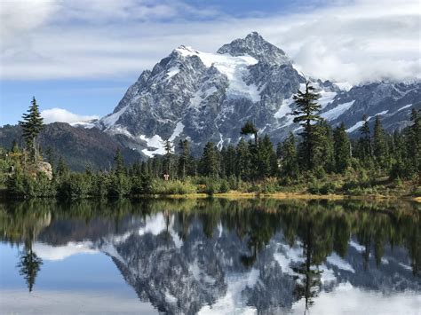 Perfect view of Mnt Shuksan in Washington State. Professional ...