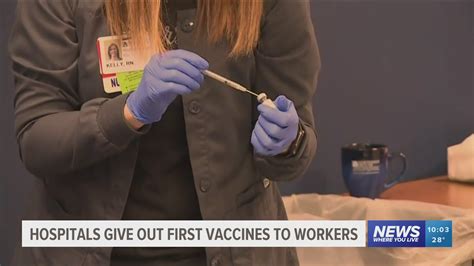 Northwest Medical Center doctor gets COVID-19 vaccine | 5newsonline.com