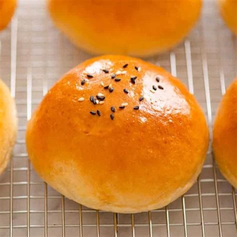 Baked Char Siu Bao (叉燒麵包, BBQ Pork Buns, Cha Siu Bao) | Lisa Lin