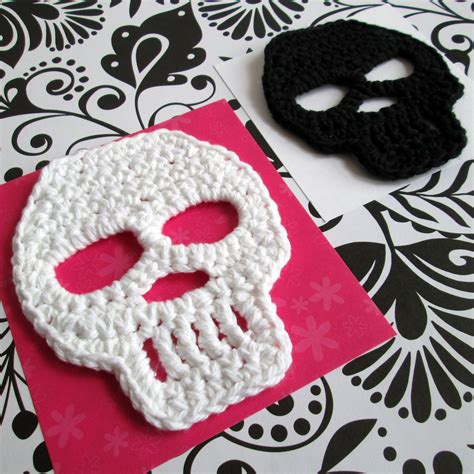 Ravelry: SKULLS!! by Robin Brzozowski | Crochet skull patterns, Crochet skull, Halloween crochet