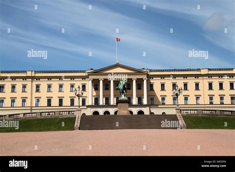 the royal palace in oslo Stock Photo - Alamy