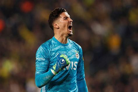 Spurs keen on adding Fenerbahce goalkeeper Altay Bayindir to their ...