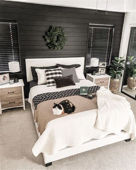 10+ Shiplap Accent Wall Bedroom - DECOOMO