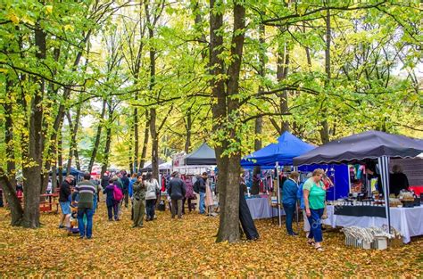 Arrowtown Autumn Festival in New Zealand. – Stock Editorial Photo © gracethang #114421322