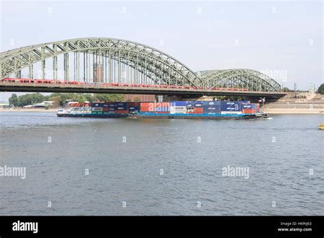 The Hohenzollern Bridge (Hohenzollernbrücke) in Cologne, Germany Stock ...