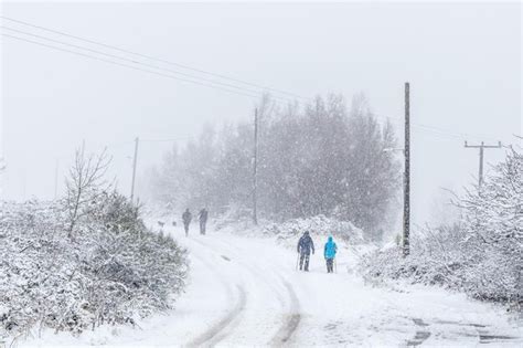 Premium Photo | Snow covers the roads yorkshire uk