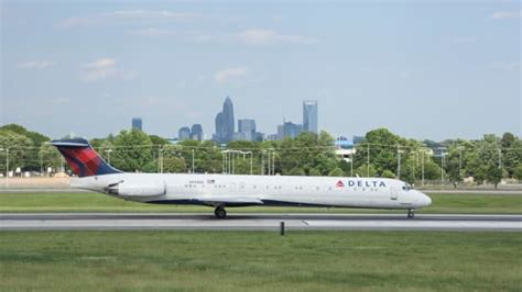 Video of Delta Airlines Plane Making Emergency Landing in Charlotte Is ...