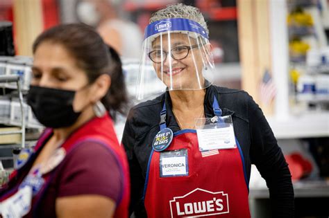 Lowe's to fill 900 positions in Houston on National Hiring Day