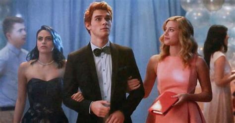 Riverdale: Why The Show Needs To Drop The Archie/Betty/Veronica Love ...