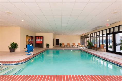 Downtown Louisville Hotels with Indoor Pool | Courtyard Louisville Downtown