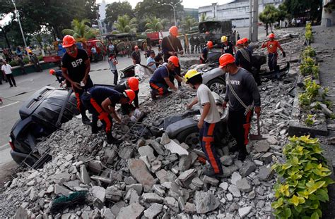 Powerful earthquake strikes the Philippines - Photos - The Big Picture - Boston.com