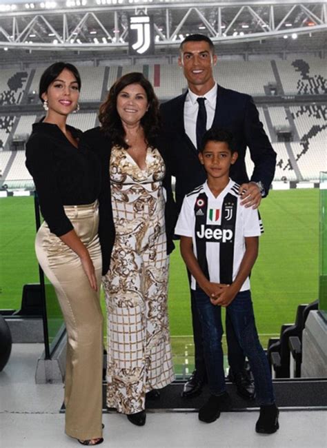 Cristiano Ronaldo Kids Mother - Cristiano Ronaldo family: girlfriend, kids, parents and ...