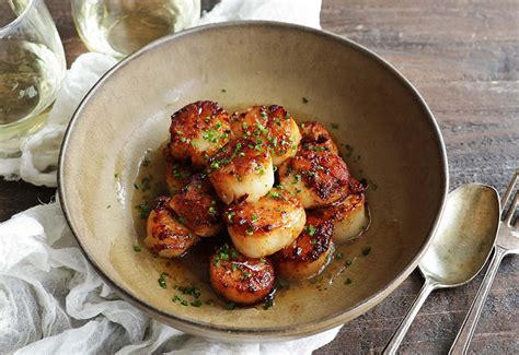 Kitchen Tip: How to Pan-Sear Scallops | Heinen's Grocery Store