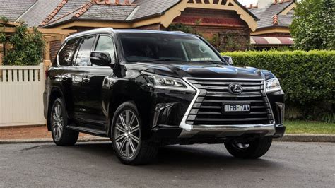 Lexus LX570 tăng giá 370 triệu đồng dịp sau Tết 2019