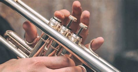 How to Oil the Valves on a Trumpet, Baritone, or Tuba - Hillje Music Centers