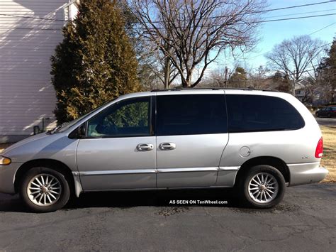 2000 Chrysler Town And Country Minivan